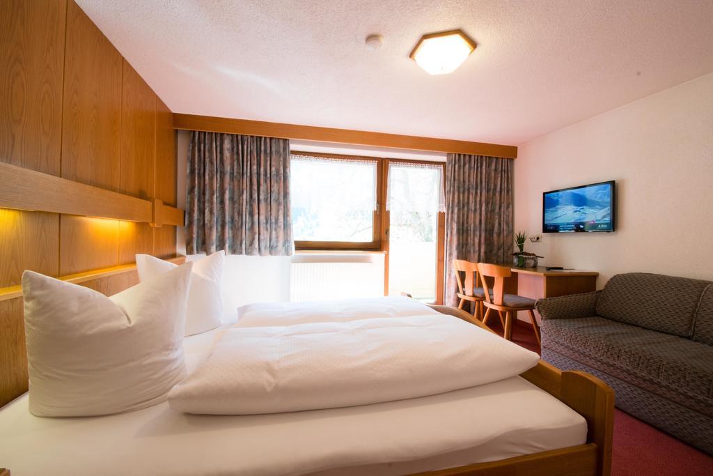 Garni Mathonerhof Hotel Ischgl Kamer foto
